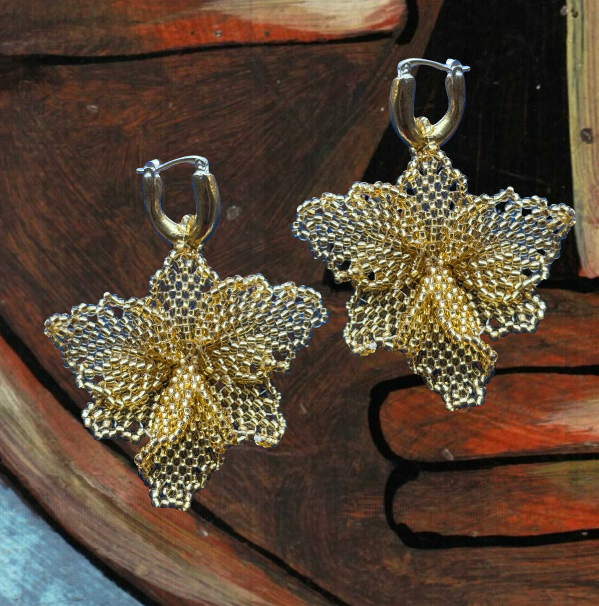 Orquídea dorada earrings