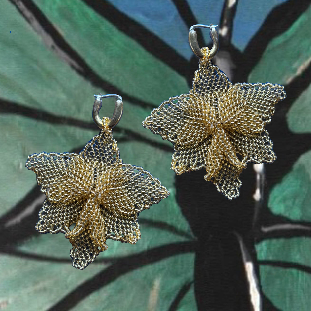Orquídea dorada earrings